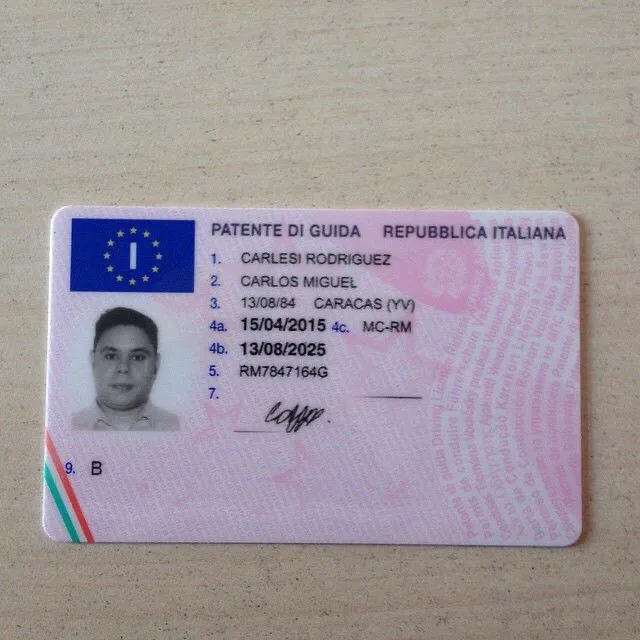 Pirkite registruotą Italijos vairuotojo #039; pažymėjimą