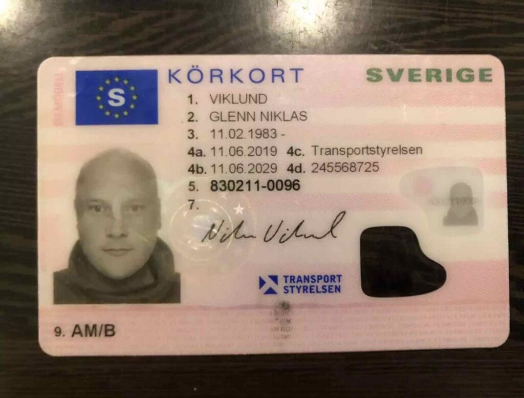 Transportsystemetに登録されたスウェーデンの運転免許証を購入する