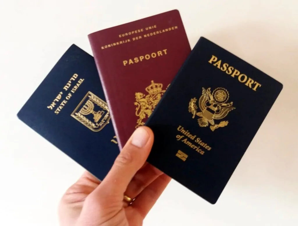 Kako kupiti pristen ameriški potni list 2024